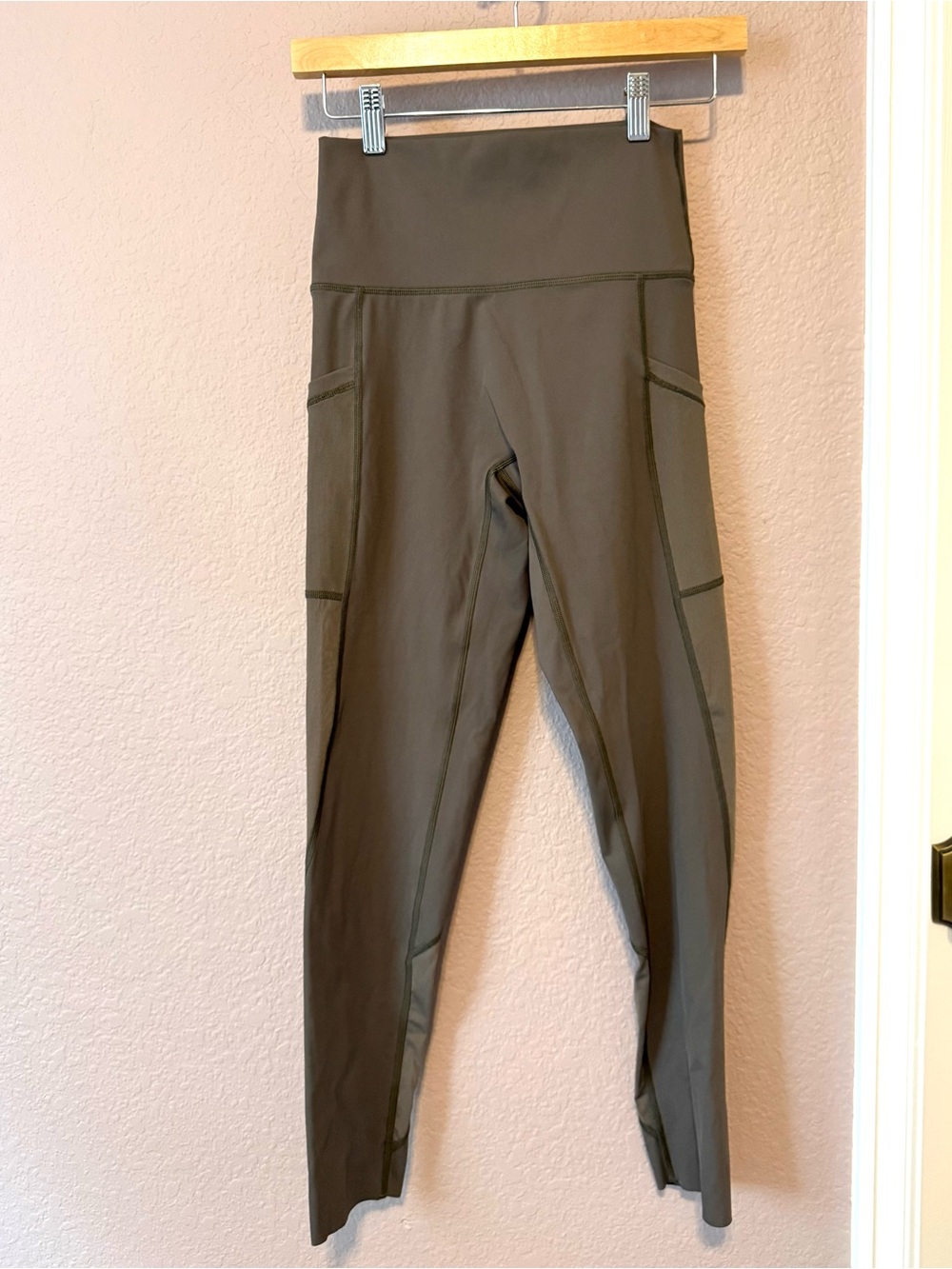 OFFLINE By Aerie The Hugger High Waisted Pocket Legging Gray Taupe Leggings